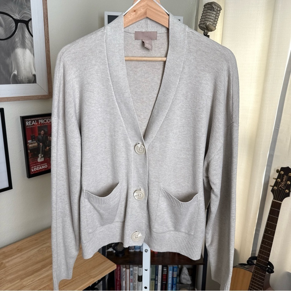 H&M Womens Cardigan Sweater Sz M Beige Big Button Chunky Knit Heavy Deep V Neck - Picture 2 of 9